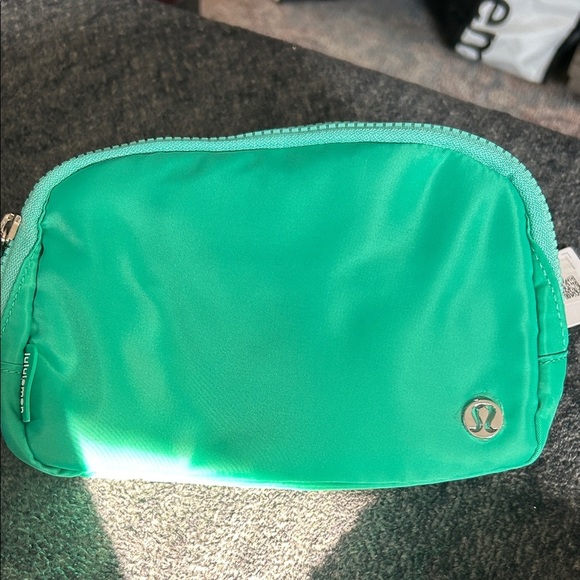 lululemon athletica Handbags - Lululemon NWT PARADISE Green belt bag.  Silver hardware.